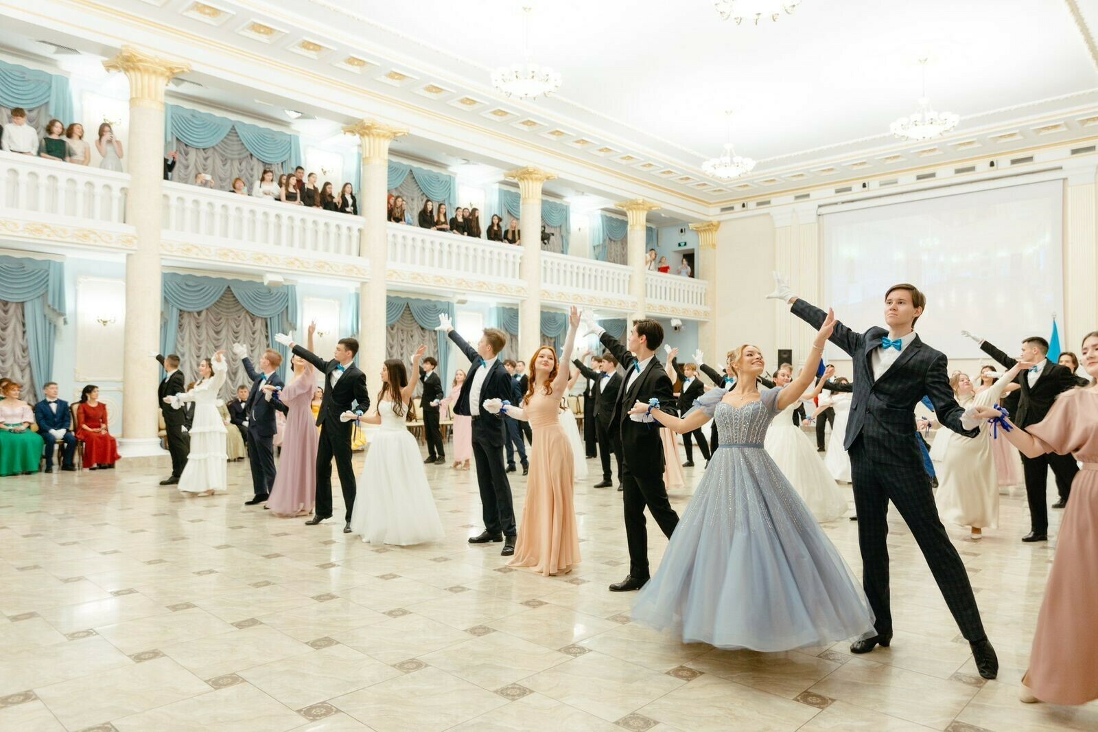 Өфө кампусы студенттары Вуз-ара бал батшаһы һәм батшабикәһе булды