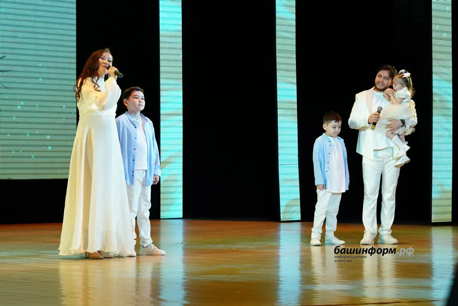 Башҡортостан башлығы социаль өлкәнең вәкилдәренә дәүләт наградалары тапшырҙы