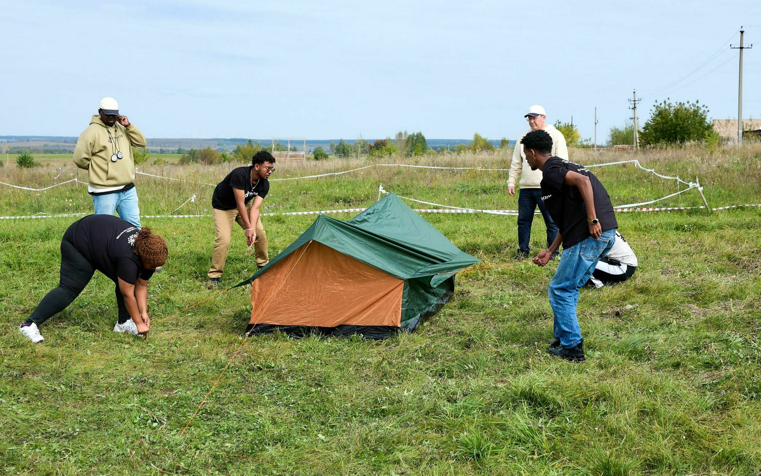Более 300 студентов-геологов соревнуются в строении полевой стоянки в Башкирии