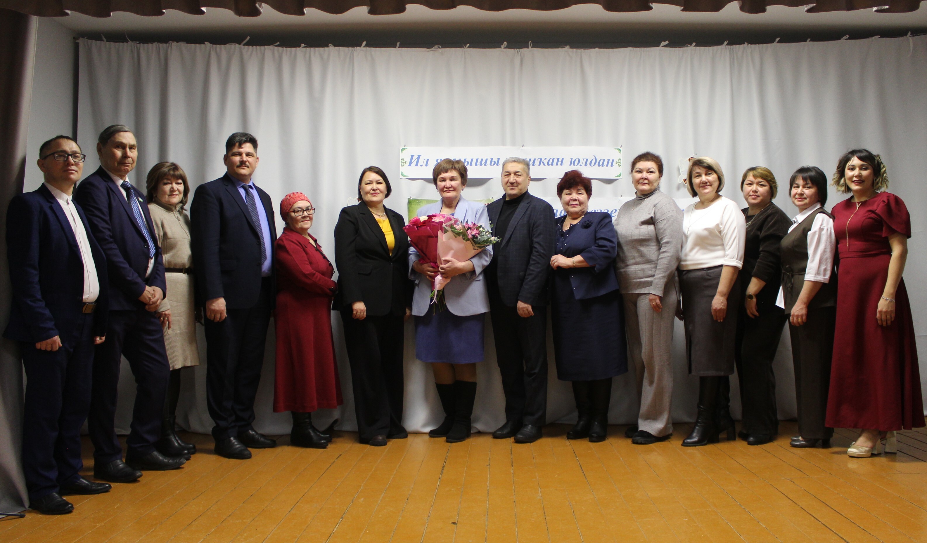 Ауырғазы районынан шағирә һәм прозаик Минира Бикәнәсова  яңы китабын туйланы