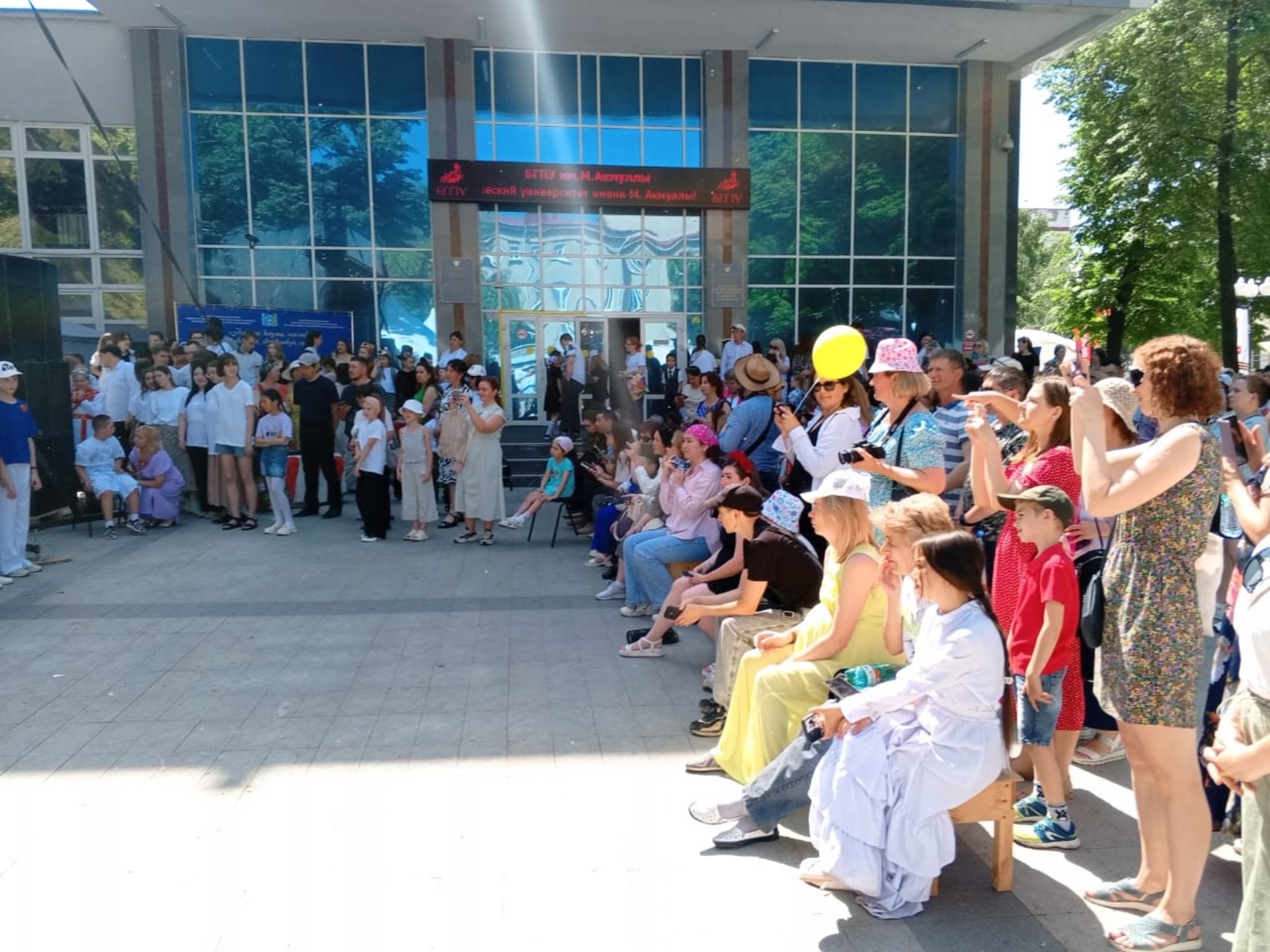 На «Китап-Байраме» провели песенный флешмоб к Дню защиты детей