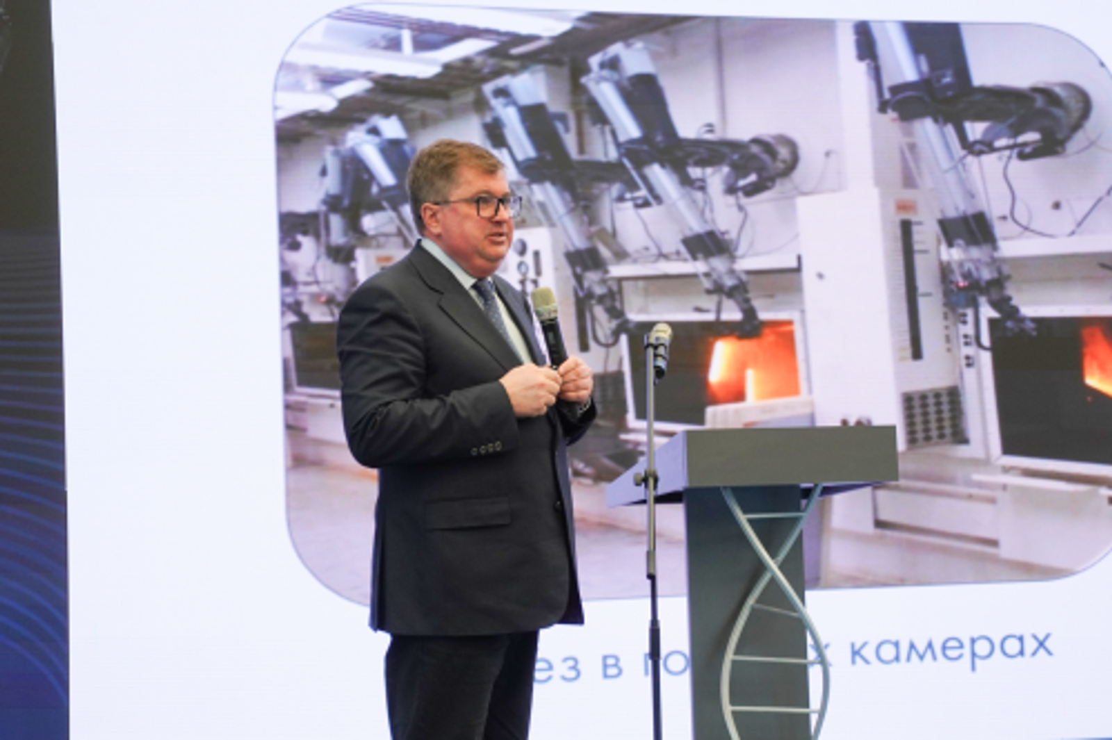 Степан Калмыков Өфө кампусында ядро энергетикаһы тураһында лекция уҡыны