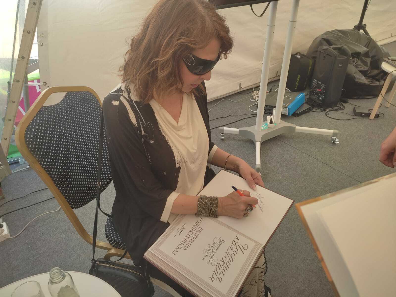 "40 йыл буйы бер генә ҡатын-ҡыҙға шиғырҙар бағышланы"