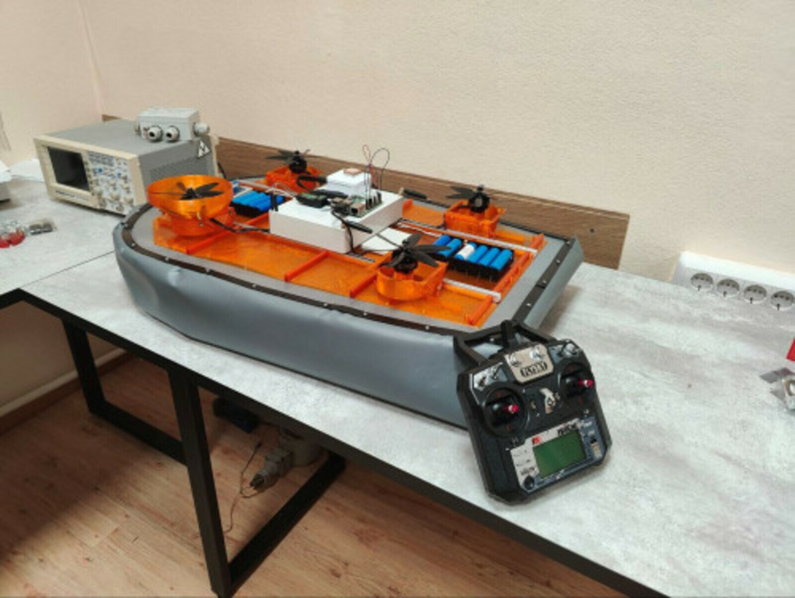 Өфө кампусында мобиль робоплатформаның прототибын эшләгәндәр