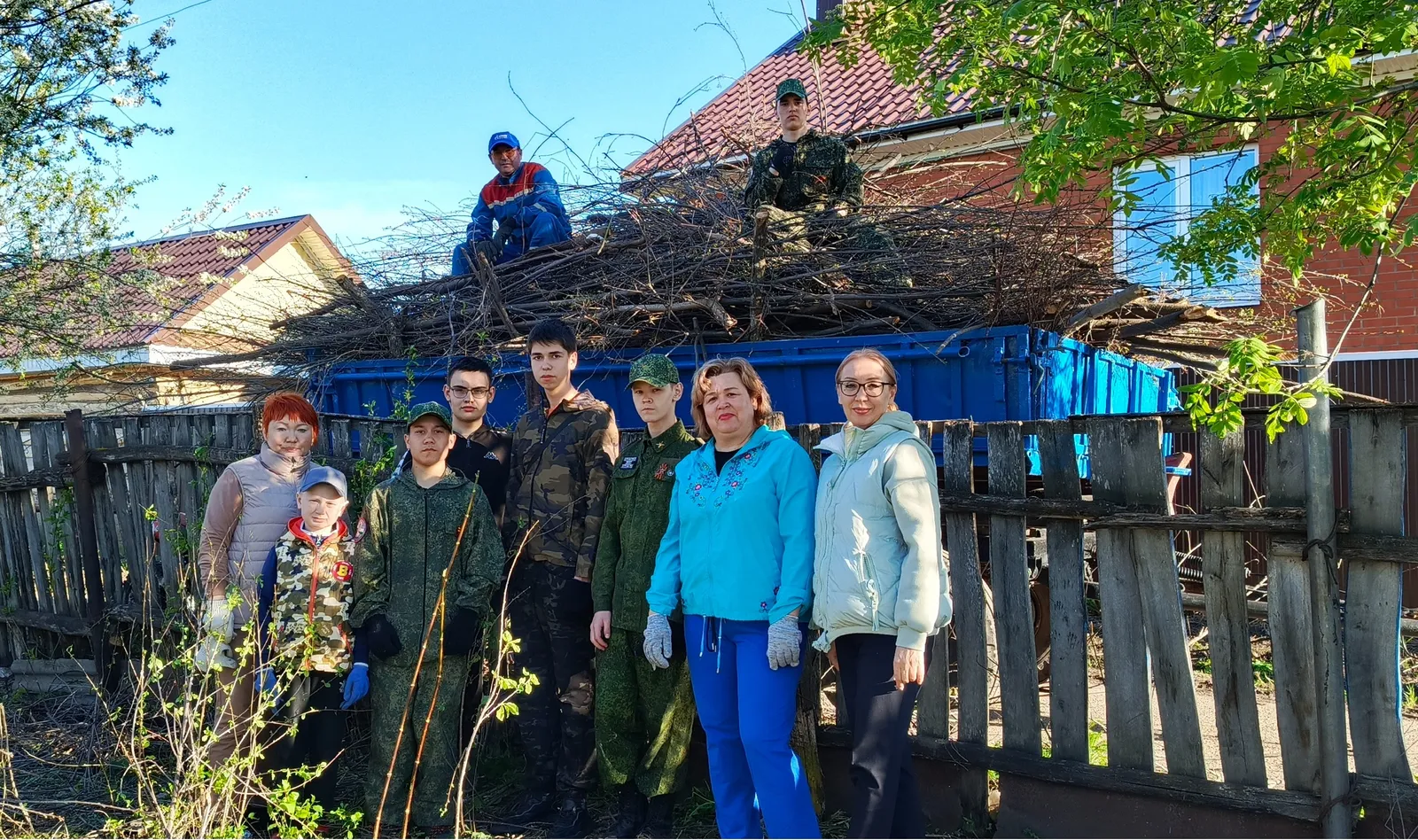 Ауырғазы районы ирекмәндәре ғаиләләргә ярҙам итә