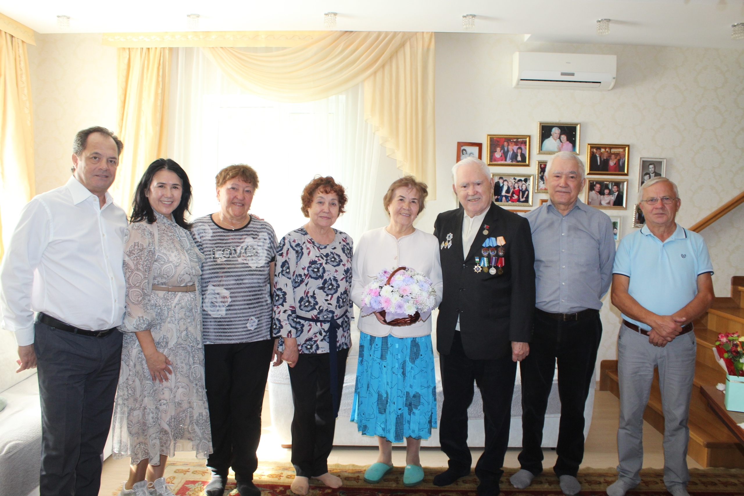 Ауырғазы районынан Ишморатовтар ғаиләһе бриллиант туйҙарын билдәләне