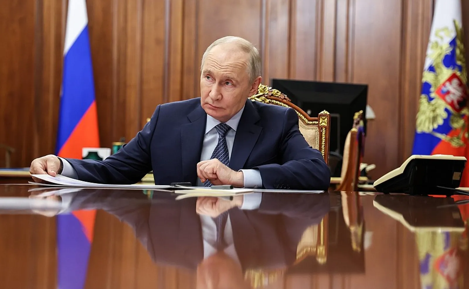 Владимир Путин видеоэлемтә аша Хөкүмәт ағзалары менән кәңәшмә үткәрҙе