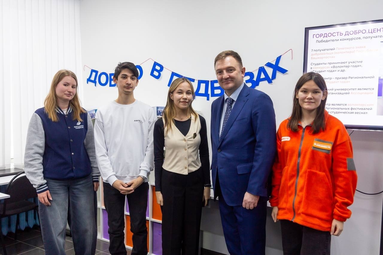 Александр Бугаев Өфөлә Аҡмулла исемендәге БДПУ-ла һәм кампуста булды