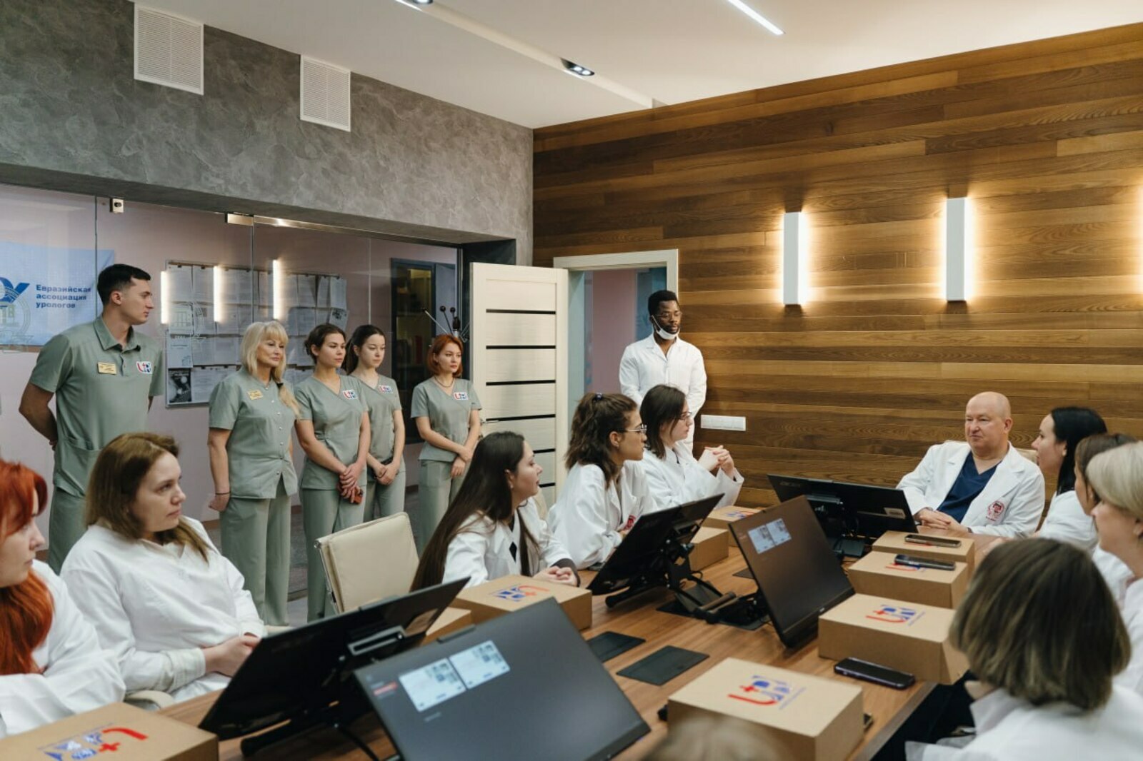 Өфө кампусында операция медсестралары өсөн беренсе махсус курс астылар