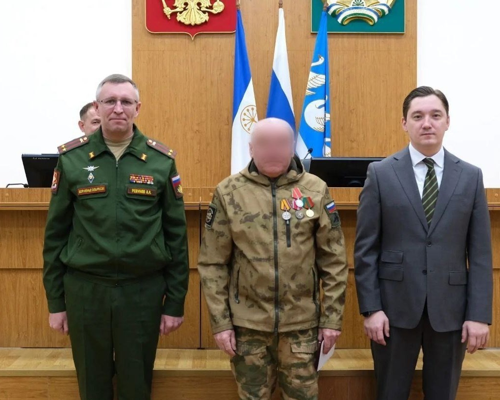 В. Путин МХО-ла ҡатнашыусыларҙы бүләкләү тураһында указға  ҡул ҡуйҙы