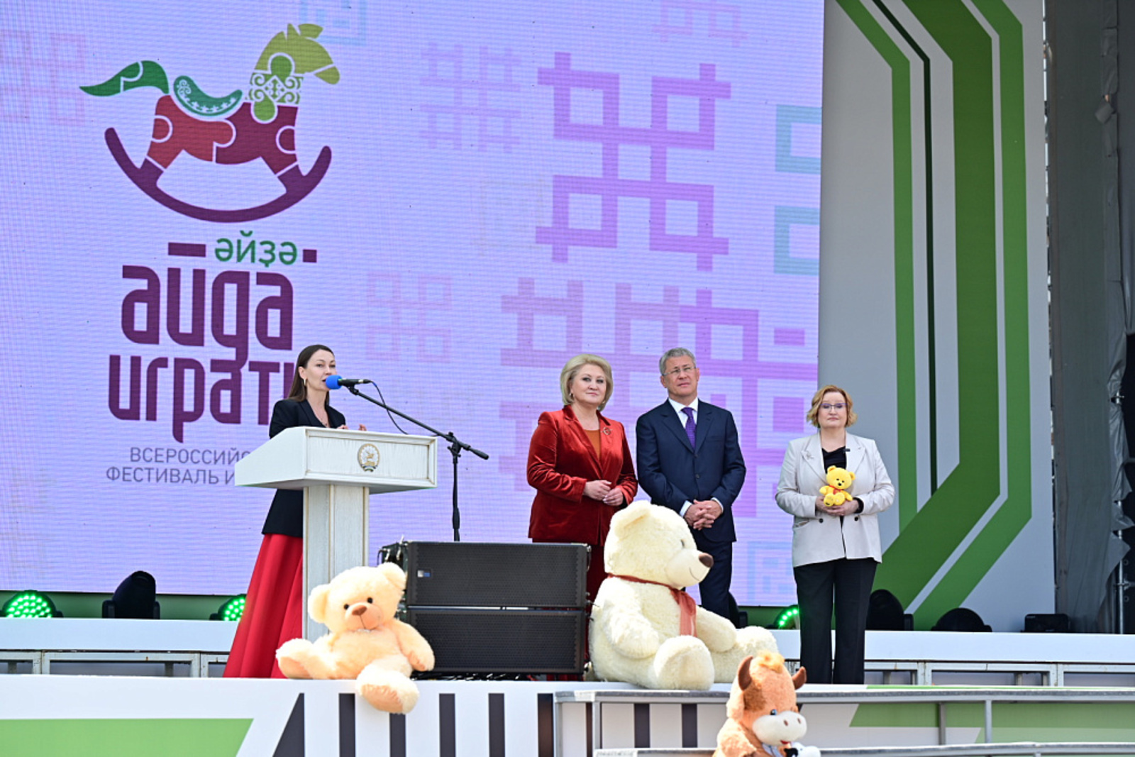 Радий Хәбиров: “Балалар өсөн тауарҙар етештереү кластеры булдырҙыҡ”