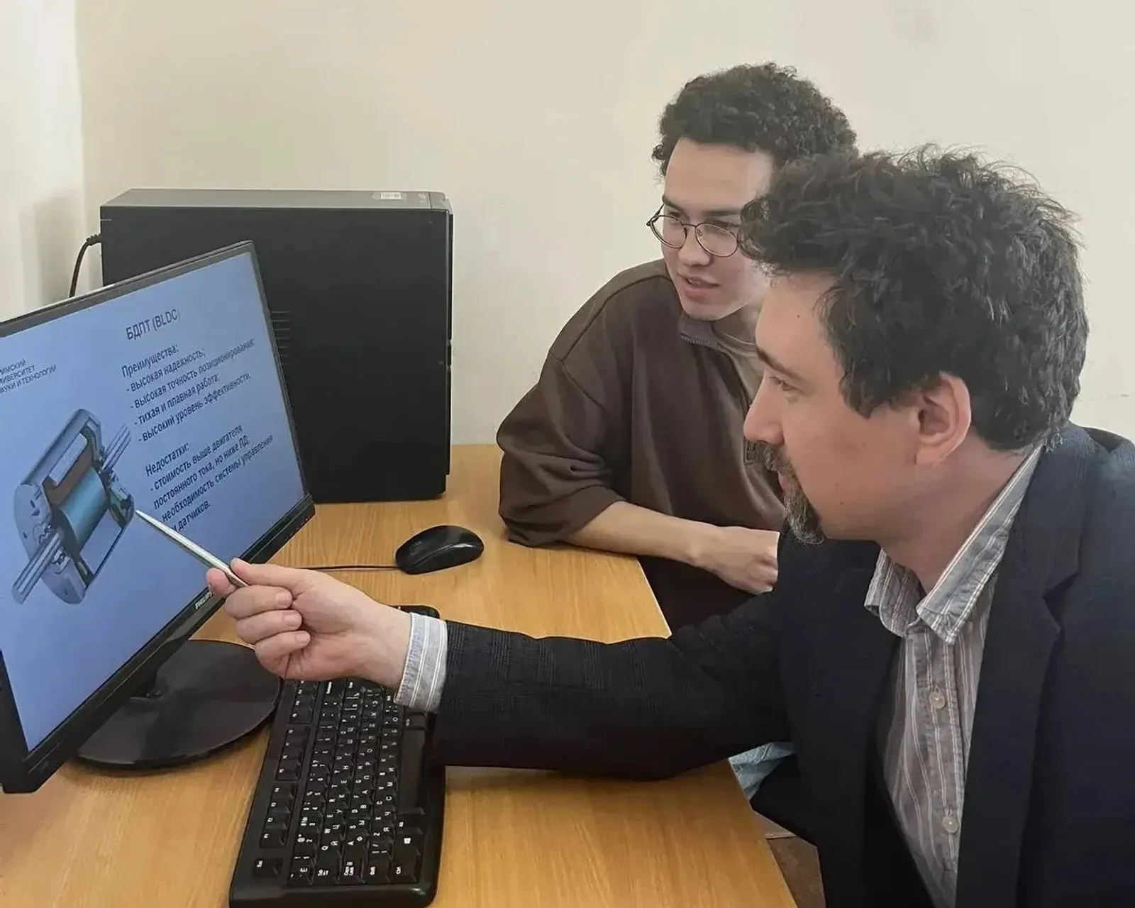 Өфө студенты яралы МХО яугирҙәрен реабилитациялау өсөн электр приводы эшләй