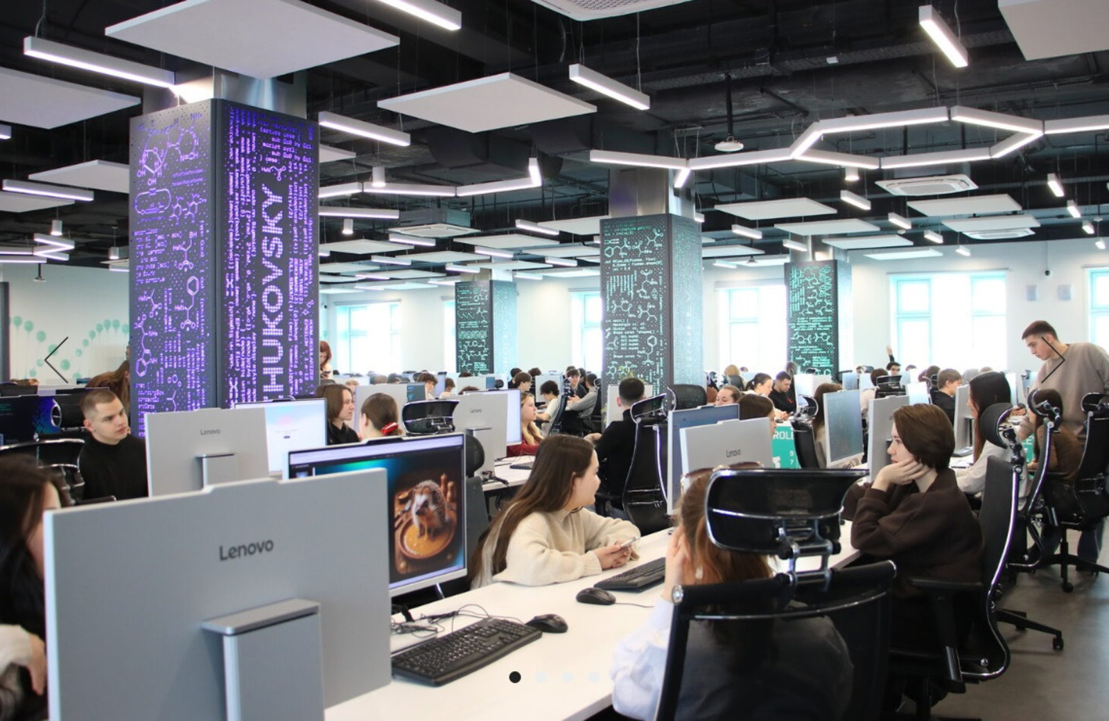 Өфөлә яһалма зиһен (ИИ) буйынса лекторий 200 студентты йыйҙы