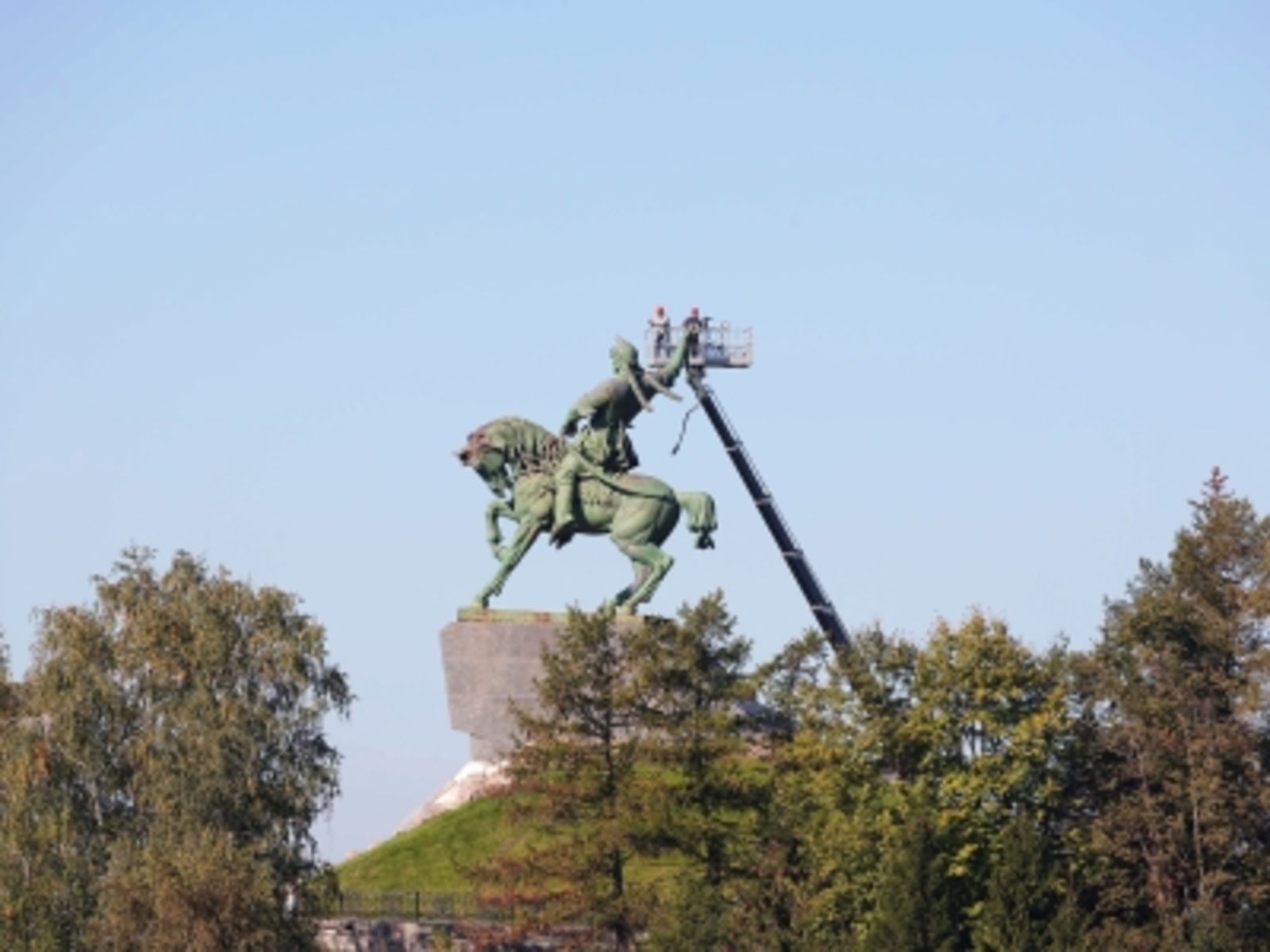 Салауат Юлаев һәйкәлен реставрациялау эштәре башланды