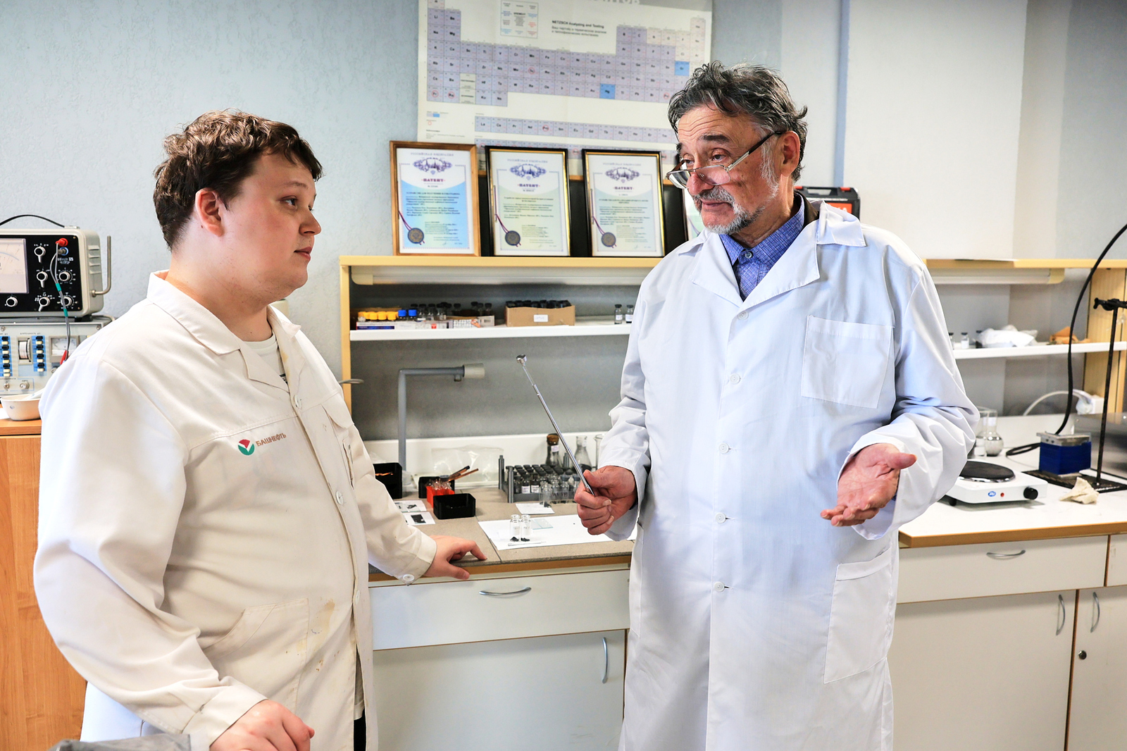 Команда Лаборатории работает над установкой для синтеза графена