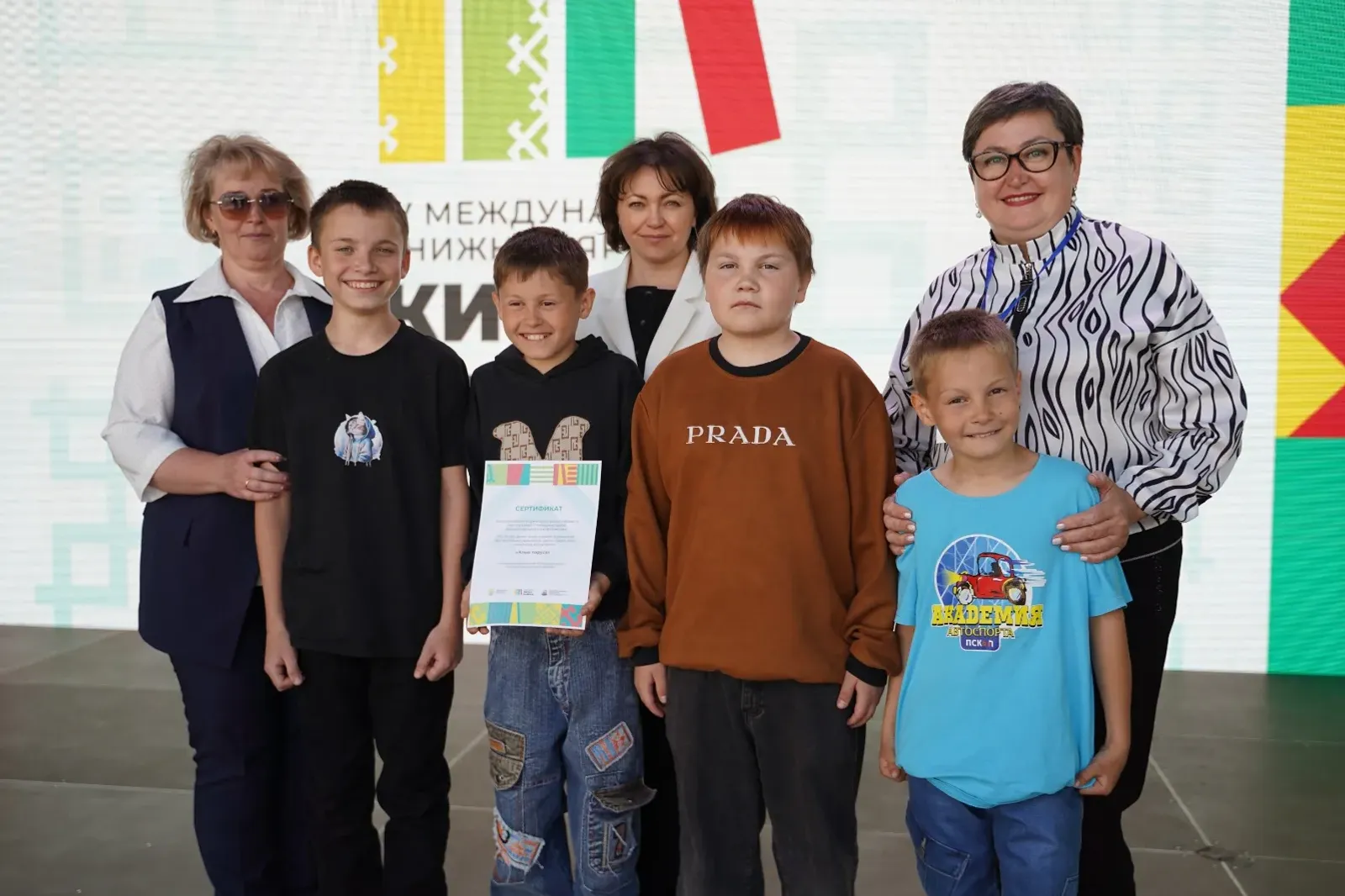 «Китап-байрамда» балаларға һәм социаль учреждениеларға китаптар бирҙеләр