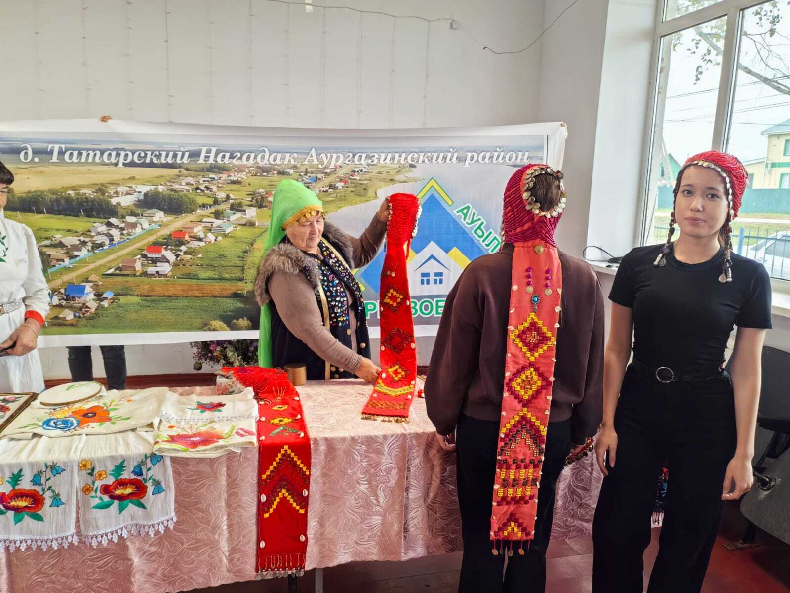 Ауырғазы районының оҫталары милли кейем тегеү буйынса дәрес бирҙе