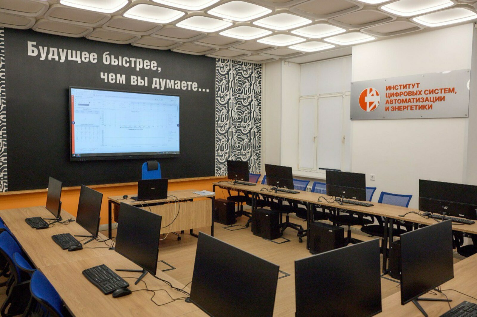 Кампус резидентында эре нефть-газ компанияһының вакансиялар йәрминкәһе үтте