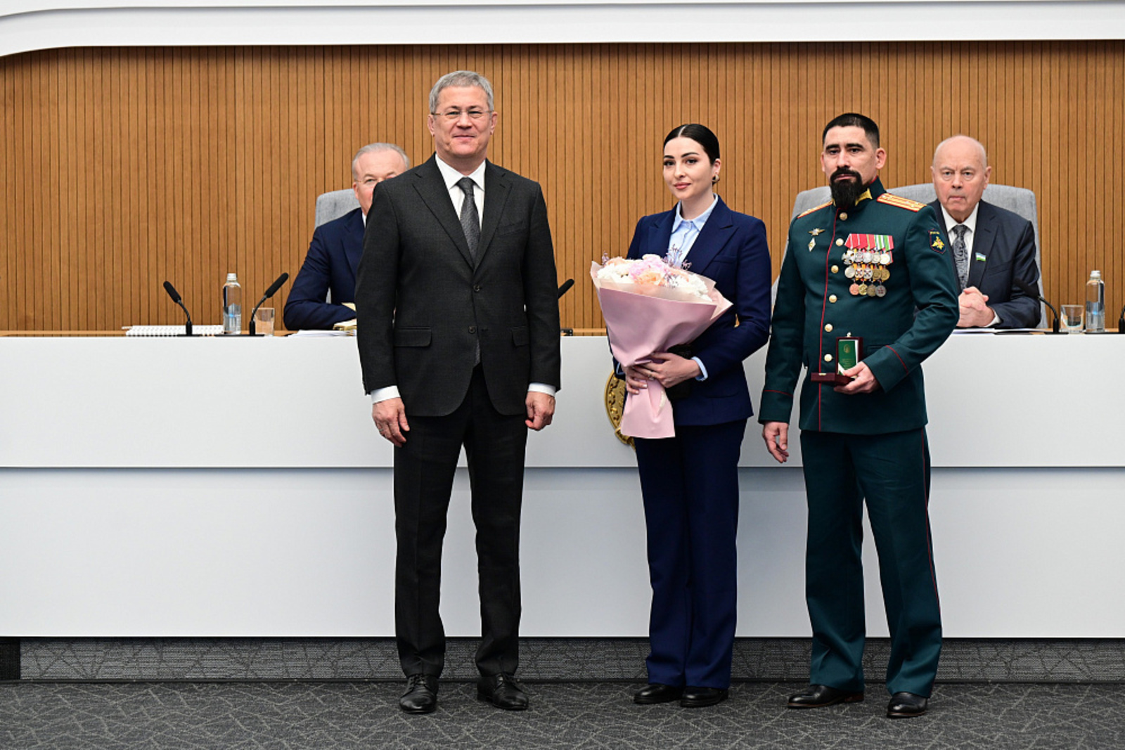 Радий Хәбиров полковник Ринат Ибраһимовҡа генерал Шаймуратов орденын тапшырҙы