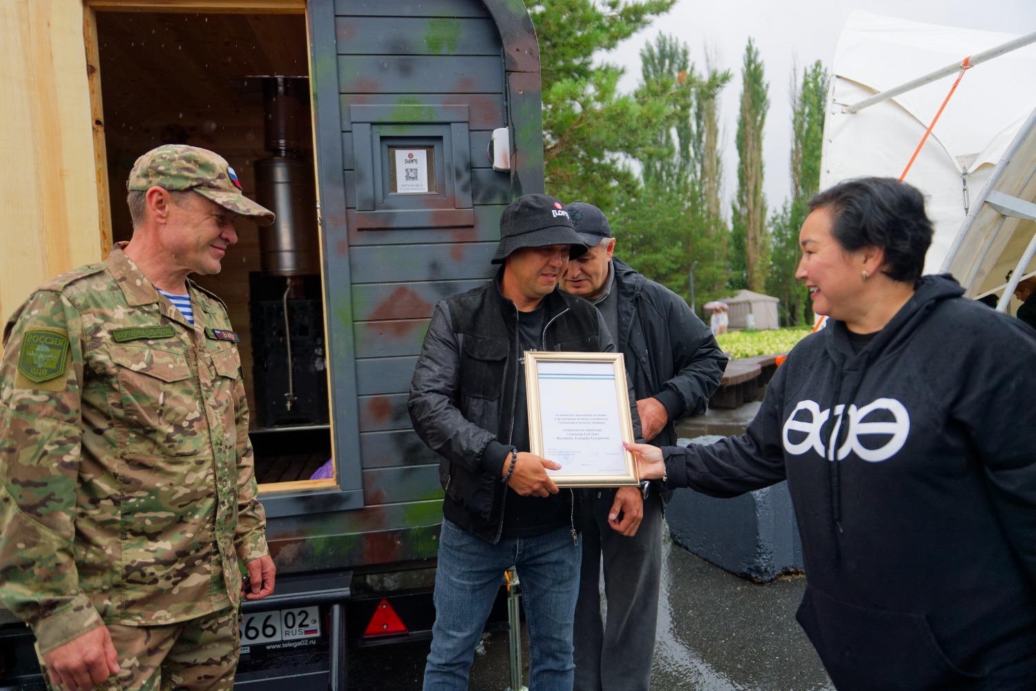 В Уфе на фестивале «На рахате» участникам СВО передали баню