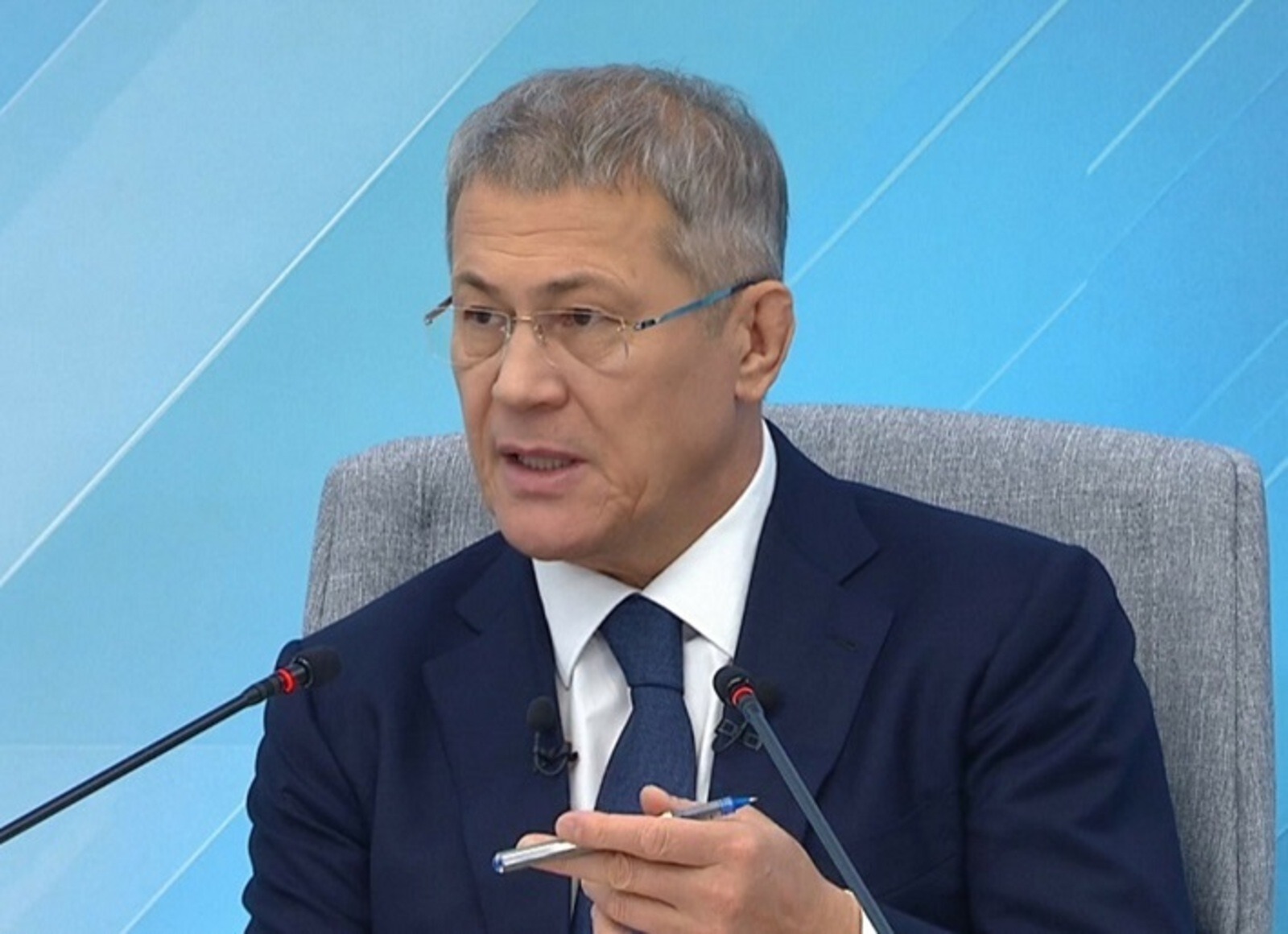 Замана менән бергә