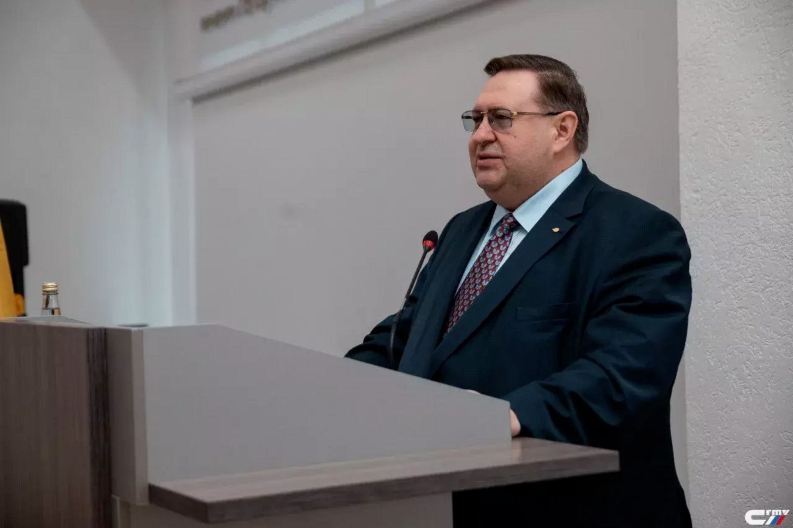 Батырлыҡ, дан тураһында: Иҙел буйы федераль округы йәштәре тарихсы менән осраша