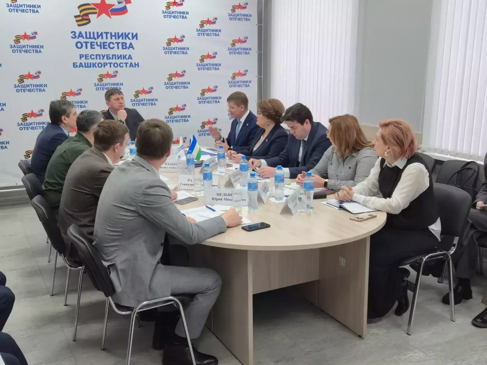 Александр Тихонов «Ватанды һаҡлаусылар» фонды филиалының эше белән танышты