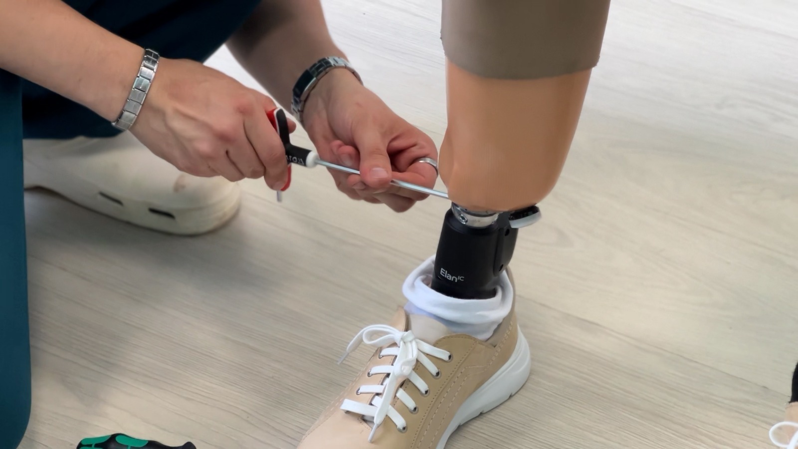 «Ватанды һаҡлаусылар» фонды республика филиалы иҫәбендә тороусыға -  яңы протез