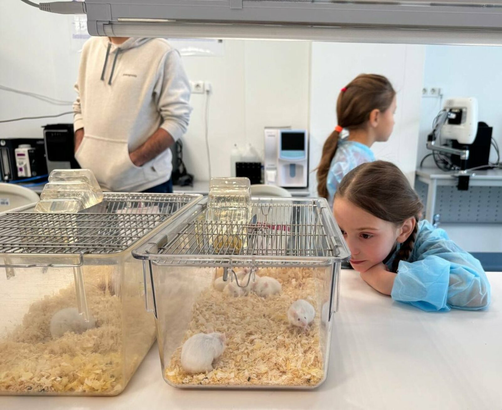 Рәсәй Фән көнө хөрмәтенә уҡыусыларға кампустың алдынғы эшләнмәләрен күрһәттеләр