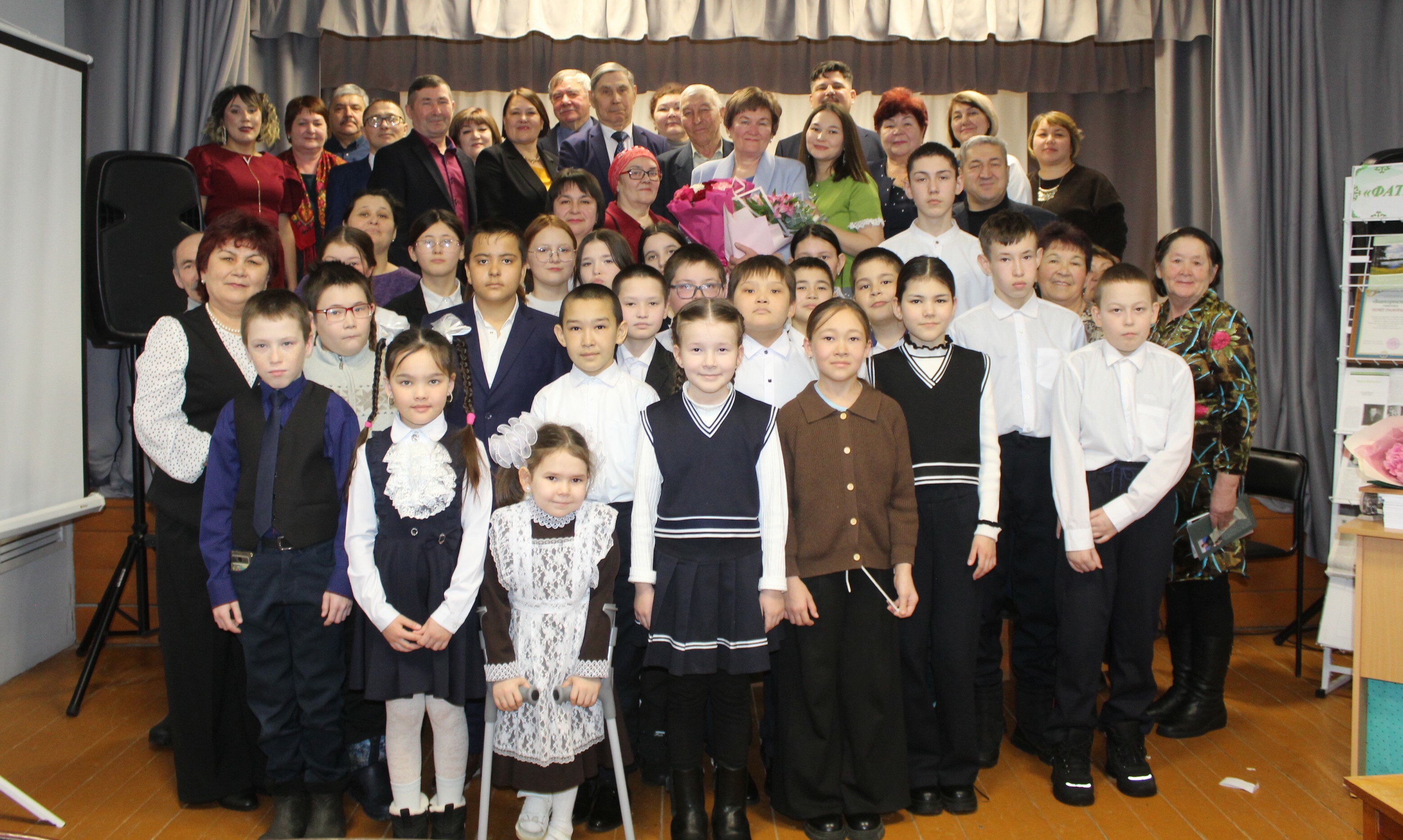 Ауырғазы районынан шағирә һәм прозаик Минира Бикәнәсова  яңы китабын туйланы